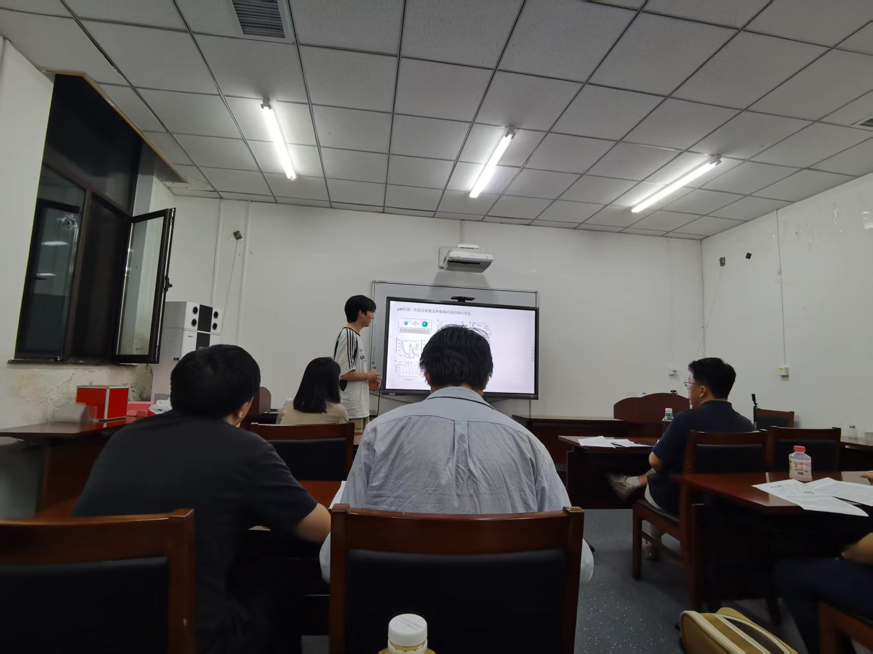 26.9.22 吴桐师兄组会照片.jpg 26.9.22 吴桐师兄组会照片.jpg